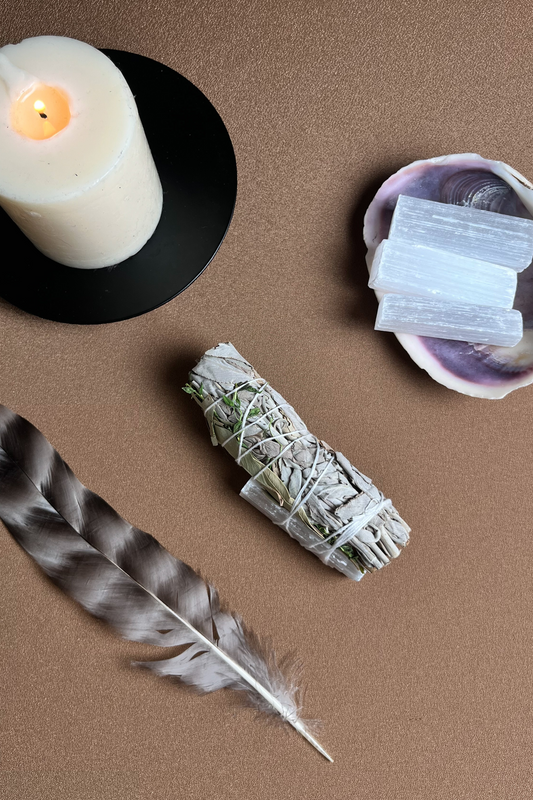 Cleansing smudge stick with Sage, Eucalyptus, Rosemary, Thyme, Selenite and Natural Feather